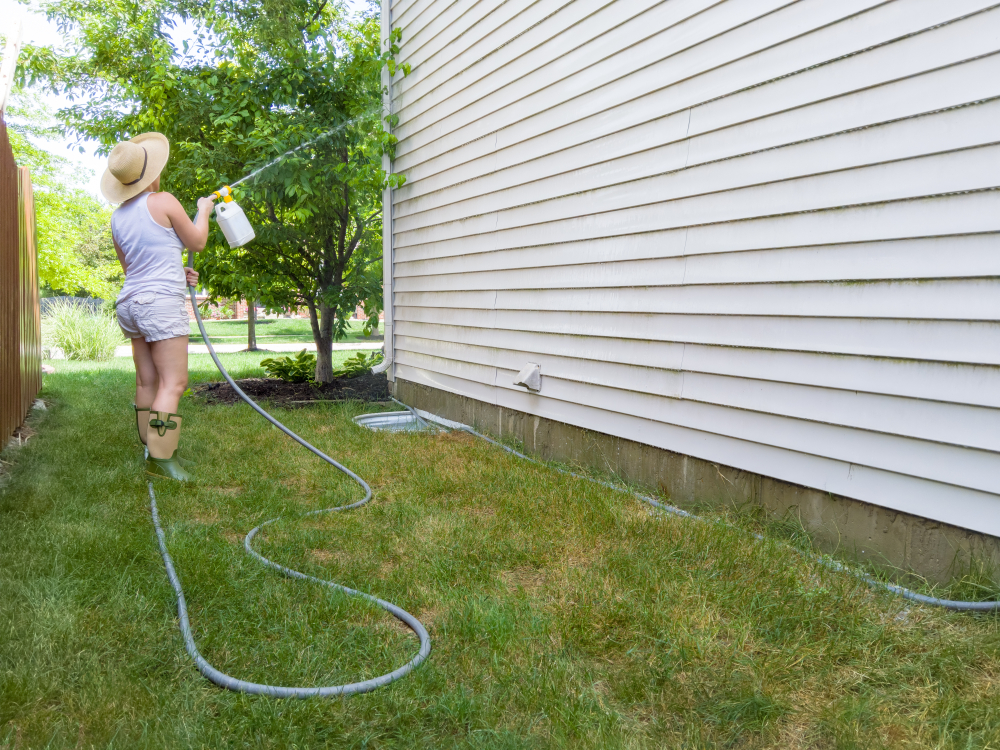 woman-cleaning-siding