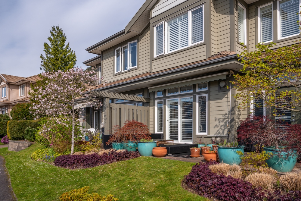 Siding Upgrade vs. Siding Repair: How to Know Which One Your Home Really Needs